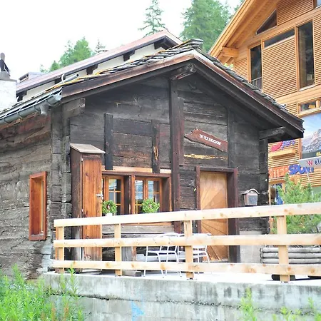 Yukon Alpesi faház *