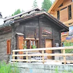 Yukon Chalet *